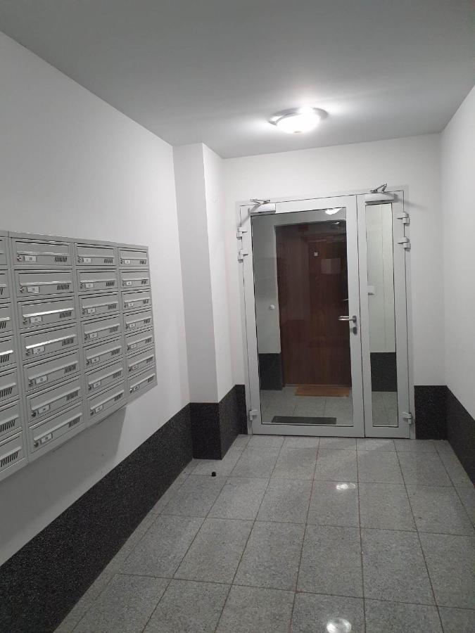 Apartament 3 Pokojowy Lub Pokoj W Mieszkaniu W Nowym Bloku Варшава Экстерьер фото